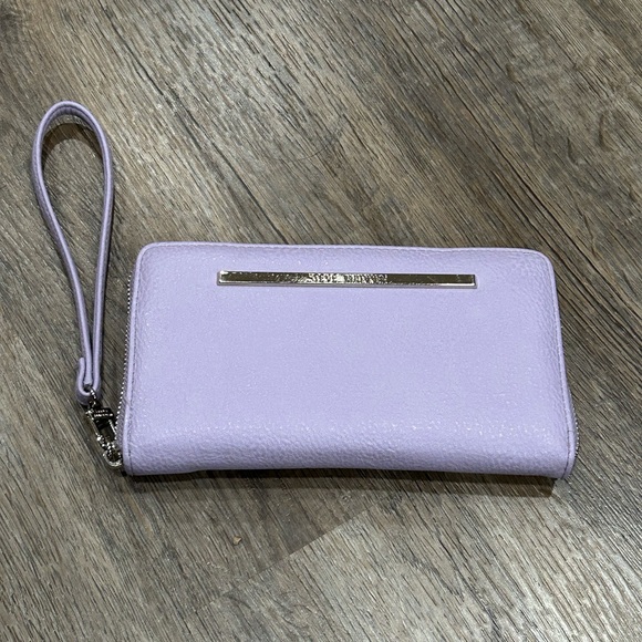 Steve Madden Handbags - Steve Madden Lavender Wristlet Wallet